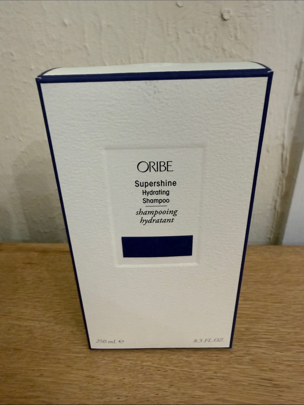 Oribe Supershine Hydrating Shampoo - White & Navy Accents